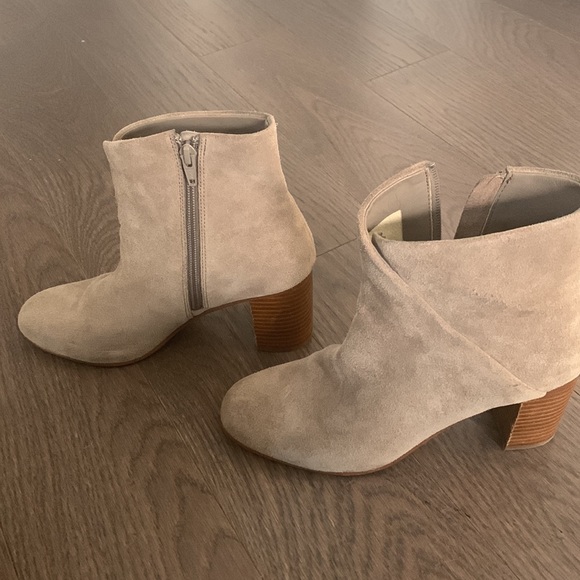 HP 🎉 EUC Soludos Suede Mid-Heel Venetian Bootie - Picture 4 of 5